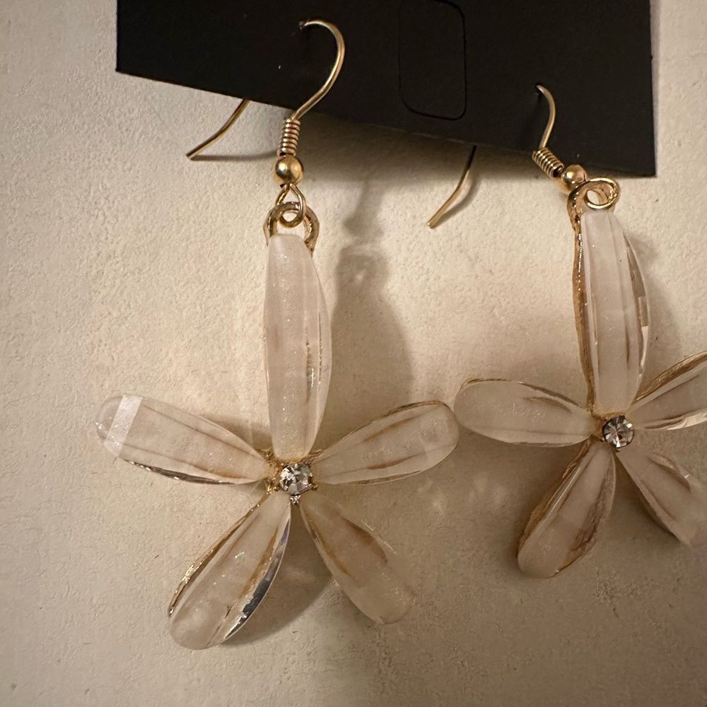 INC dangle flower earrings cream gold - Picture 2 of 2